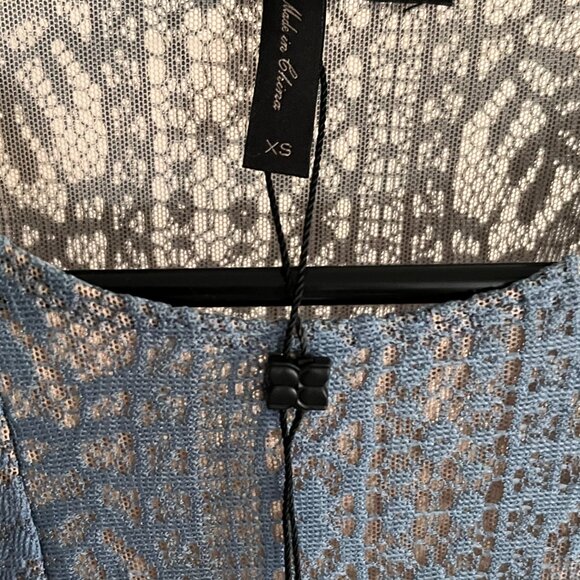 BNWT BCBGMAXAZRIA Aileen Blue Depth Lace Handkerchief Hem (XS) - Picture 6 of 8